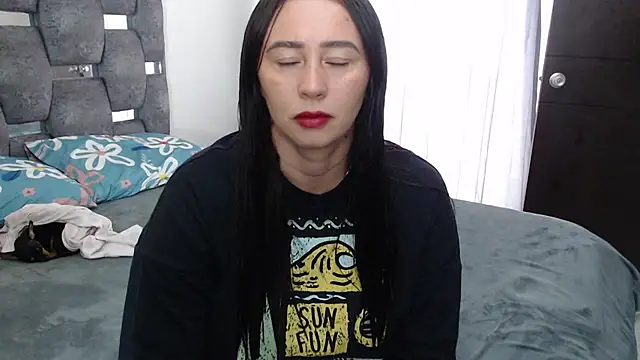 sara hott 1 online show from May 13, 2026, 3:19 pm
