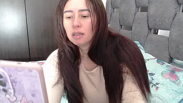 Snapshot of sara_hott_1 chatting on July 9, 2026, 3:33 pm sara hott 1 online show from July 9, 2026, 3:33 pm