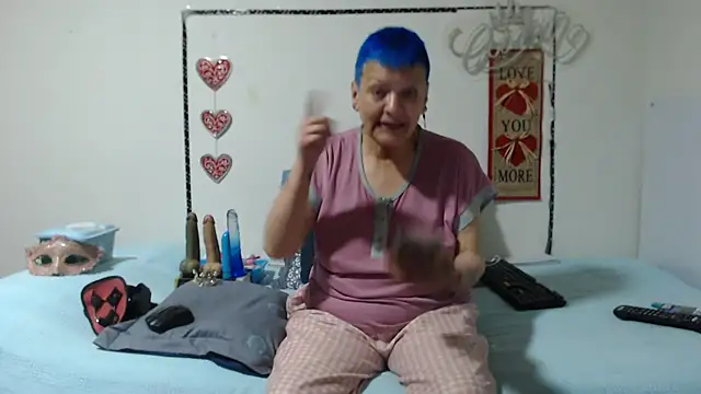 loquitaqueen011 online show from November 26, 2025, 2:39 pm