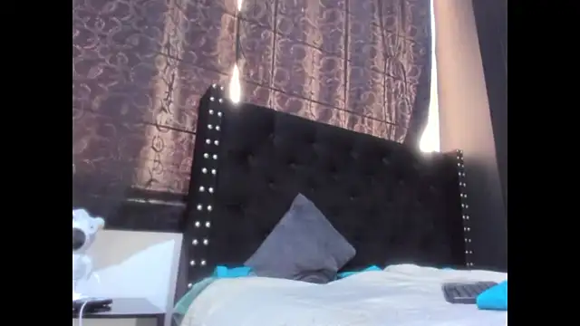 amareto queen online show from March 11, 2026, 5:40 pm