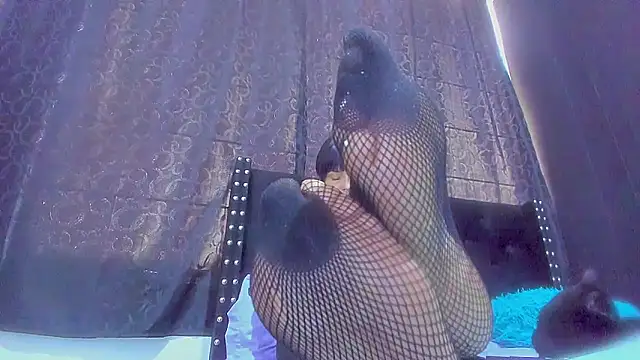 Snapshot of amareto_queen chatting on November 1, 2025, 8:03 pm amareto queen online show from November 1, 2025, 8:03 pm