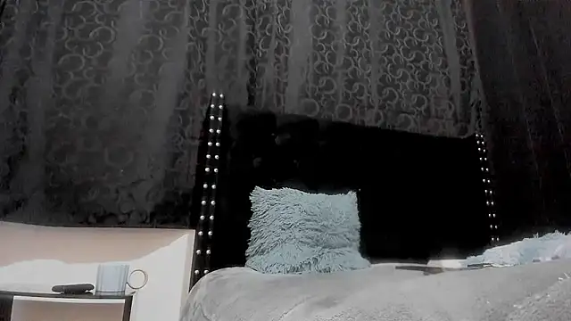 Snapshot of amareto_queen chatting on December 18, 2025, 10:13 pm amareto queen online show from December 18, 2025, 10:13 pm