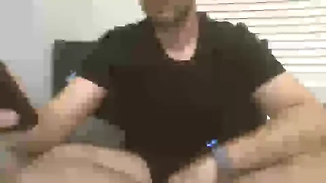 Snapshot of Hotboyo01 chatting on February 19, 2025, 1:40 am Hotboyo01 online show from February 19, 2025, 1:40 am