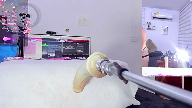 Snapshot of Soraya_Davis chatting on November 1, 2025, 9:14 am Soraya Davis online show from November 1, 2025, 9:14 am