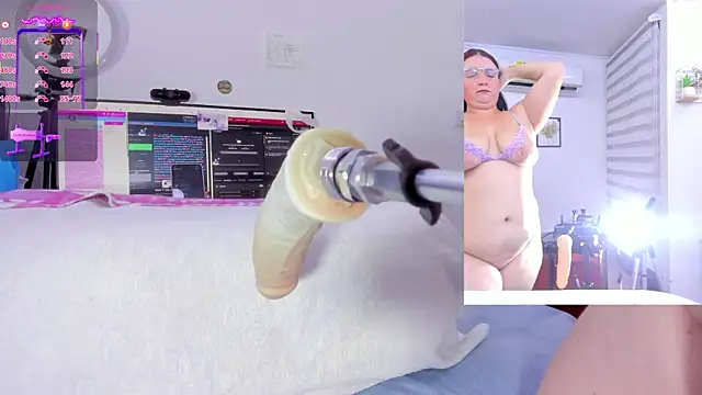 Snapshot of Soraya_Davis chatting on October 11, 2025, 9:21 am Soraya Davis online show from October 11, 2025, 9:21 am