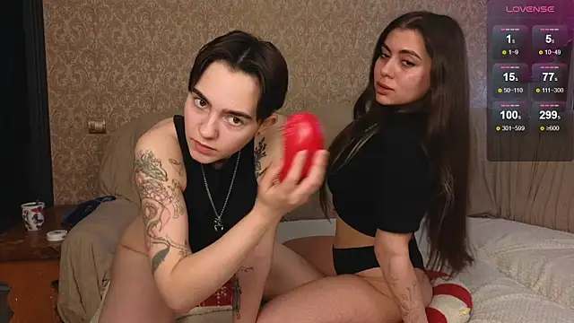 Snapshot of twobabesweet chatting on March 15, 2026, 6:42 am twobabesweet online show from March 15, 2026, 6:42 am