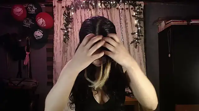 Snapshot of Hathorlove chatting on December 23, 2025, 3:28 am Hathorlove online show from December 23, 2025, 3:28 am