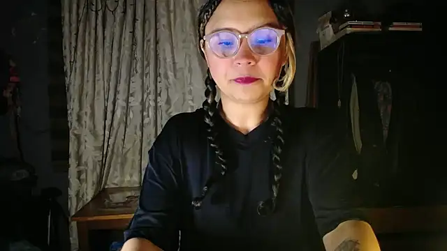 Snapshot of Hathorlove chatting on December 5, 2025, 8:24 am Hathorlove online show from December 5, 2025, 8:24 am