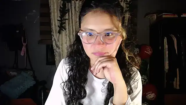 Snapshot of Hathorlove chatting on December 17, 2025, 3:22 am Hathorlove online show from December 17, 2025, 3:22 am