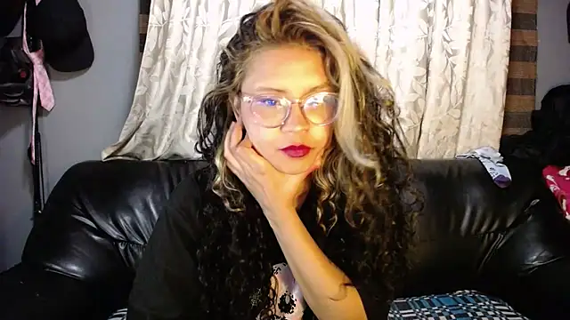 Snapshot of Hathorlove chatting on January 7, 2025, 11:14 pm Hathorlove online show from January 7, 2025, 11:14 pm