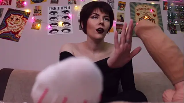 Snapshot of Luna_Blake chatting on April 30, 2026, 4:25 pm Luna Blake online show from April 30, 2026, 4:25 pm