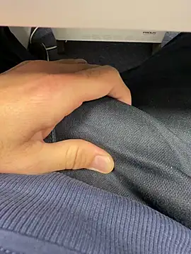 KielerMen online show from November 13, 2025, 2:37 am