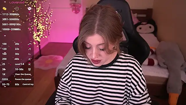 Snapshot of PenellopaRaw chatting on April 1, 2026, 4:04 pm PenellopaRaw online show from April 1, 2026, 4:04 pm