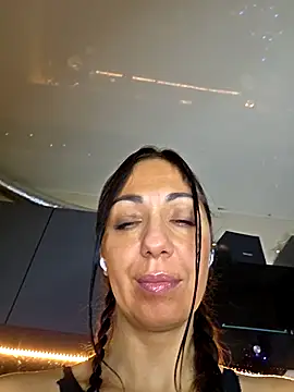 LeticiaWoods online show from December 5, 2025, 8:46 am