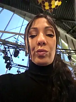 LeticiaWoods online show from November 9, 2025, 1:59 pm