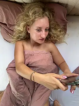 Snapshot of MileySummer chatting on July 24, 2026, 5:58 am MileySummer online show from July 24, 2026, 5:58 am