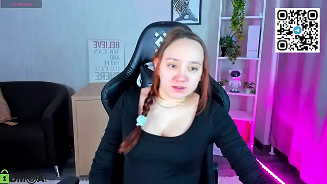 Fera1 Berry online show from April 18, 2026, 12:46 am