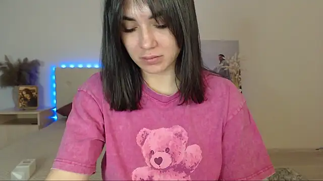 Snapshot of RoxannePure chatting on February 20, 2025, 2:18 am RoxannePure online show from February 20, 2025, 2:18 am