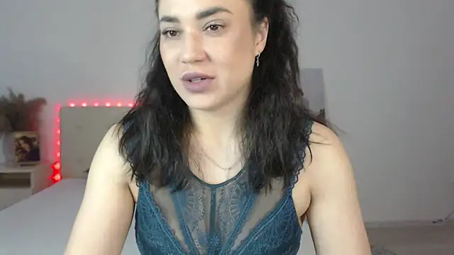 Snapshot of RoxannePure chatting on April 29, 2026, 3:54 am RoxannePure online show from April 29, 2026, 3:54 am