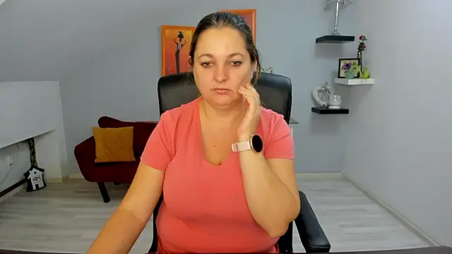 LollaGirl online show from October 14, 2025, 3:18 am