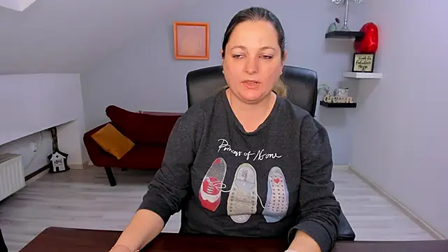 LollaGirl online show from March 16, 2026, 4:09 am