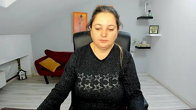 LollaGirl online show from November 24, 2025, 4:23 am