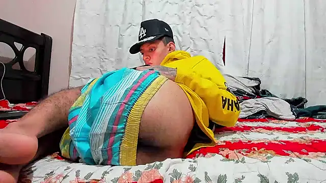 Snapshot of davidlatin66 chatting on December 17, 2025, 2:05 am davidlatin66 online show from December 17, 2025, 2:05 am