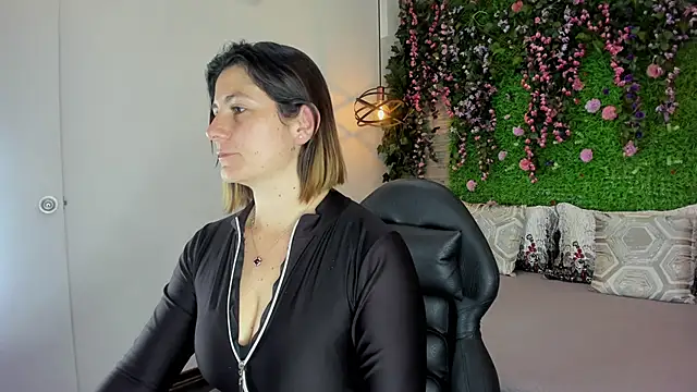 Snapshot of SarahDeyvis chatting on March 2, 2026, 1:51 pm SarahDeyvis online show from March 2, 2026, 1:51 pm