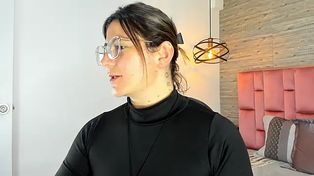 SarahDeyvis online show from October 7, 2025, 7:37 pm