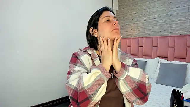 SarahDeyvis online show from March 18, 2025, 1:34 pm