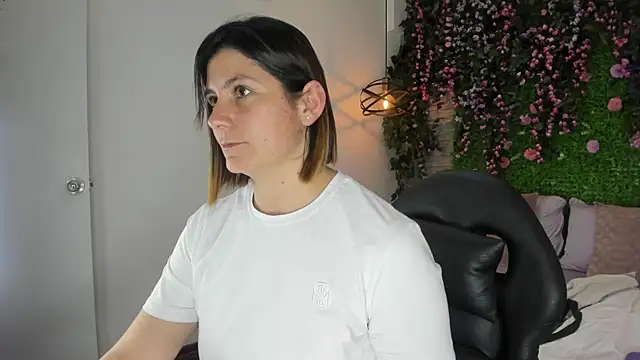 Snapshot of SarahDeyvis chatting on February 18, 2026, 3:41 pm SarahDeyvis online show from February 18, 2026, 3:41 pm