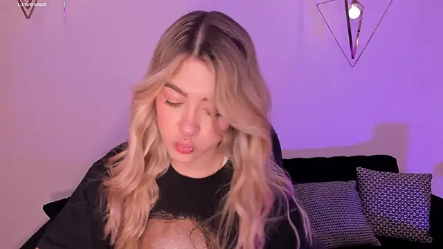 EveBensonX online show from October 30, 2025, 12:36 pm