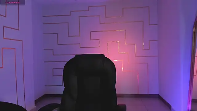 EveBensonX online show from November 7, 2025, 1:04 pm