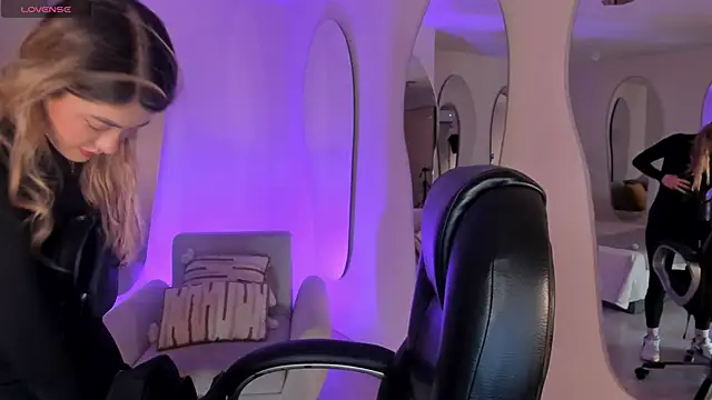 EveBensonX online show from September 25, 2025, 7:31 pm