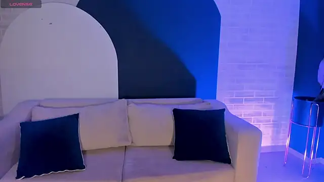 EveBensonX online show from March 19, 2025, 6:44 pm