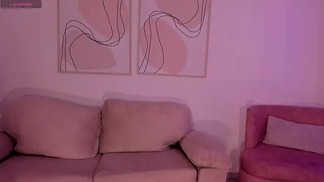 EveBensonX online show from November 23, 2025, 6:29 pm