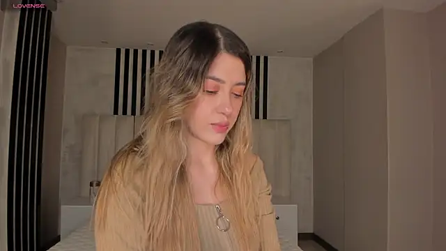 EveBensonX online show from April 9, 2026, 6:36 pm