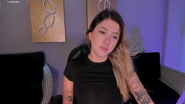 EveBensonX online show from September 30, 2025, 12:22 pm