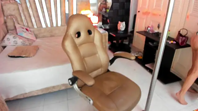 Snapshot of cute_sassy chatting on April 17, 2026, 7:06 pm cute sassy online show from April 17, 2026, 7:06 pm