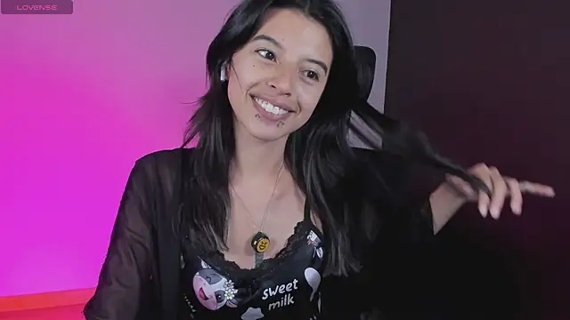 NanaRott online show from May 18, 2026, 3:28 am