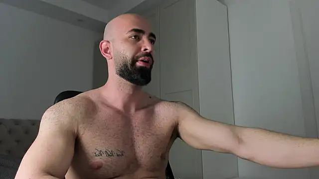 MichaelMasterss online show from April 16, 2026, 9:15 pm