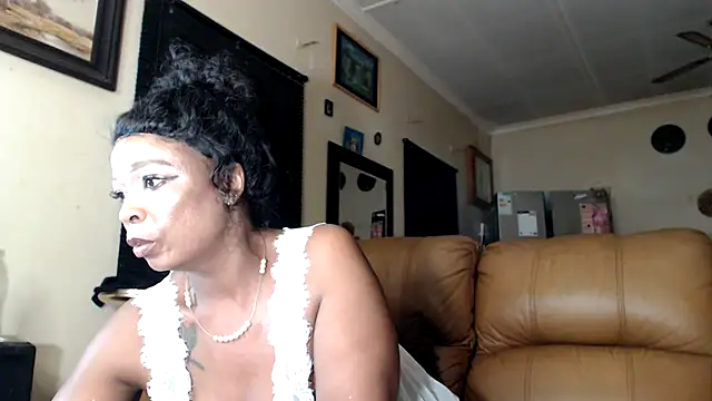 Gucci Bx online show from March 21, 2025, 11:45 pm