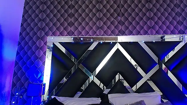 victoriaa lee  online show from February 8, 2026, 7:00 pm