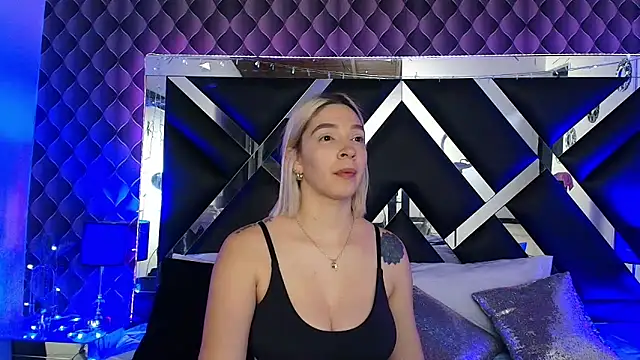 victoriaa lee  online show from March 31, 2026, 7:38 pm