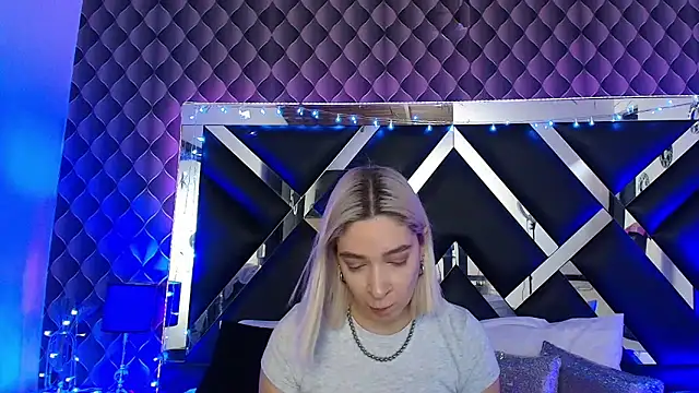 victoriaa lee  online show from March 21, 2026, 7:07 pm