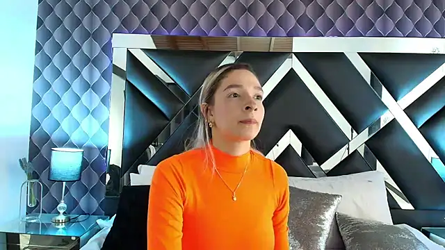 Snapshot of victoriaa_lee_ chatting on February 19, 2025, 6:43 pm victoriaa lee online show from February 19, 2025, 6:43 pm