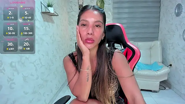 RenataReyes online show from November 13, 2025, 3:32 am