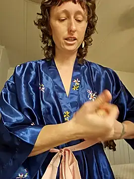 mossy kiss online show from February 7, 2026, 3:42 pm