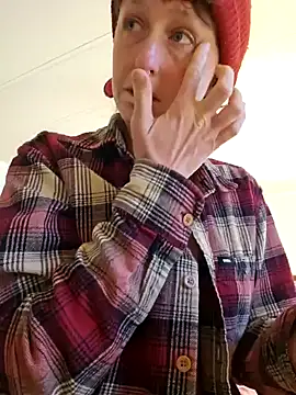 Snapshot of mossy_kiss chatting on December 8, 2024, 3:02 pm mossy kiss online show from December 8, 2024, 3:02 pm