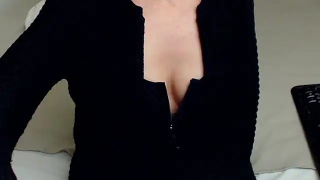 AylyneRichards online show from October 16, 2025, 4:54 am